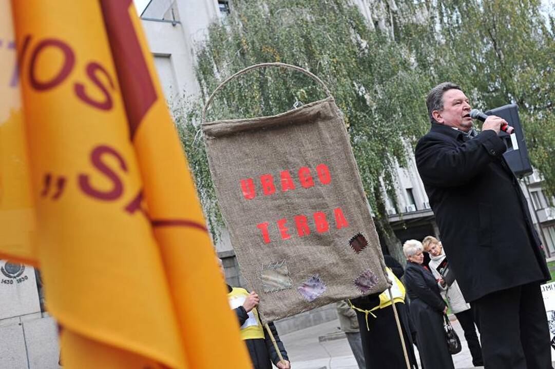 Prie Kauno savivaldybės – protestas prieš žmonių skurdinimą