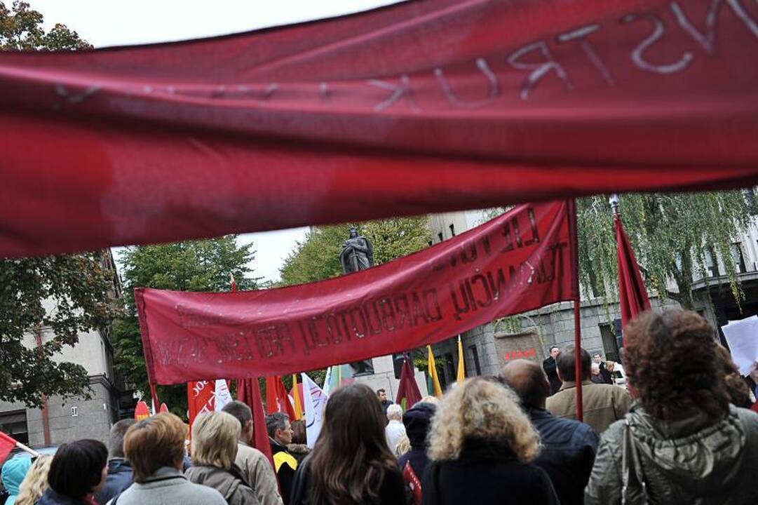 Prie Kauno savivaldybės – protestas prieš žmonių skurdinimą