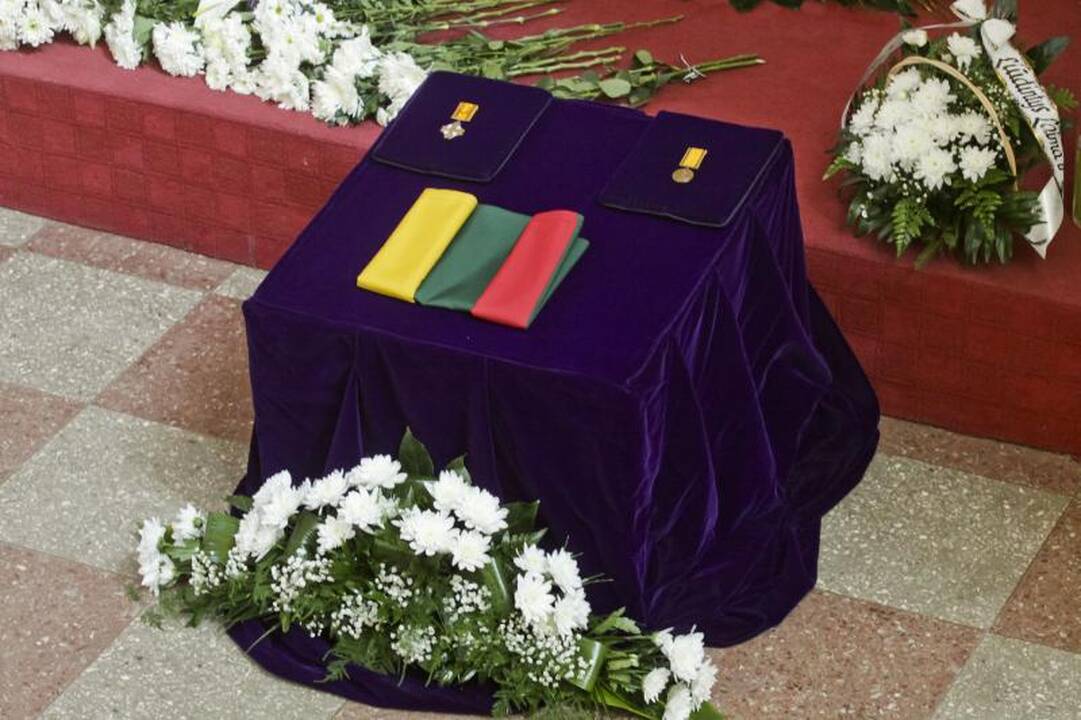 Sostinė atsisveikina su poetu M. Martinaičiu