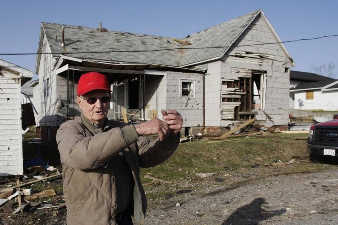 JAV vidurio vakaruose tornadai nusinešė devynias gyvybes