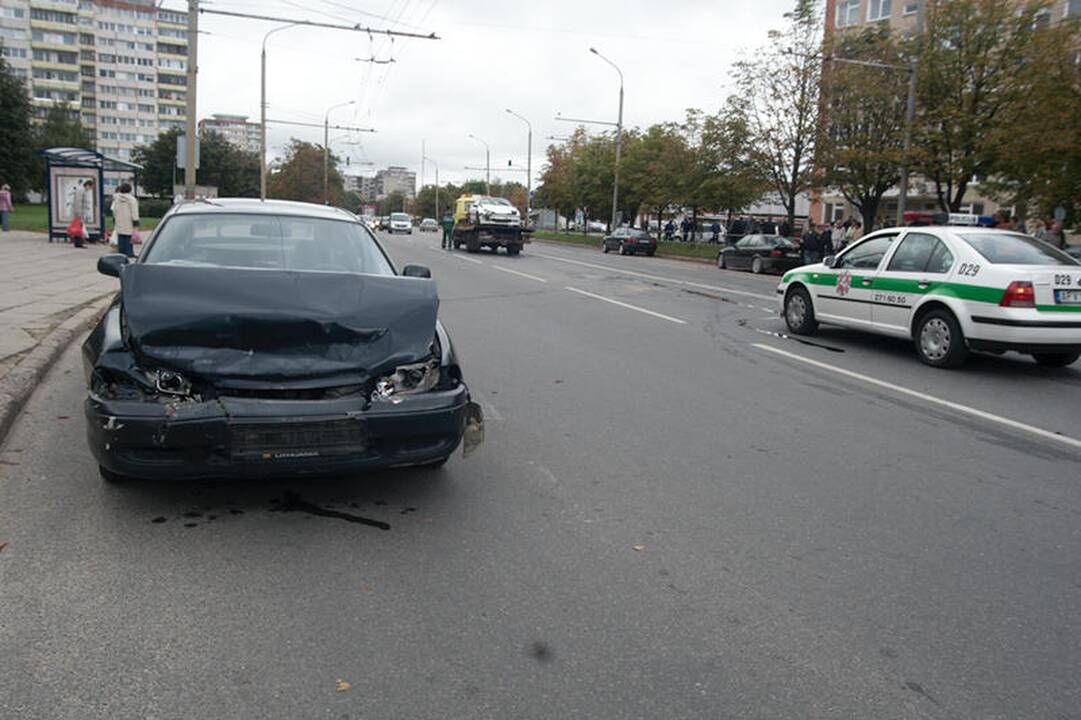 Vilniuje neblaivus jaunuolis sudaužė tris automobilius
