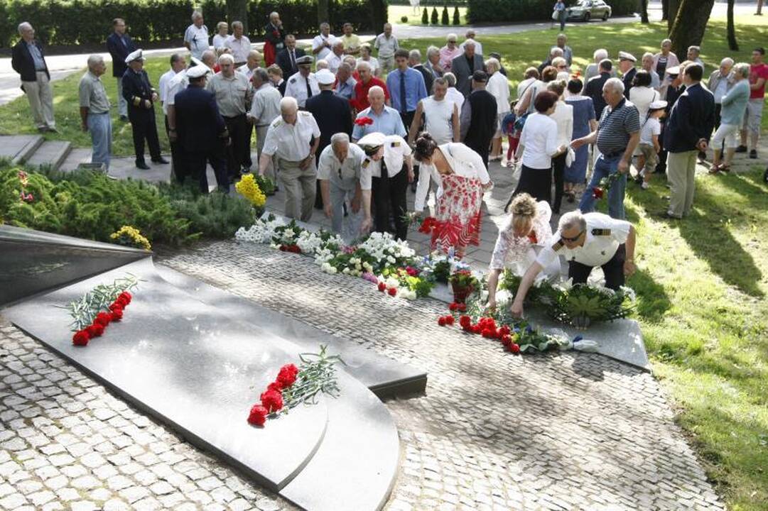 Skulptūrų parke pagerbta žuvusi laivo „Linkuva“ įgula