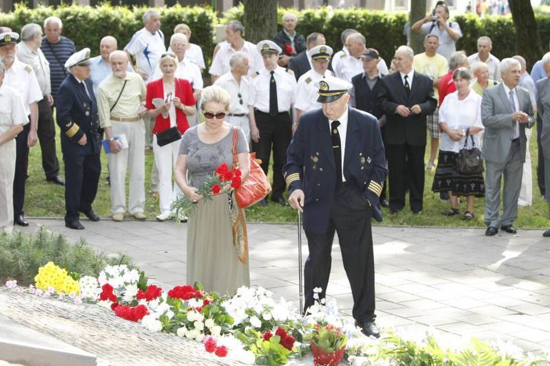 Skulptūrų parke pagerbta žuvusi laivo „Linkuva“ įgula