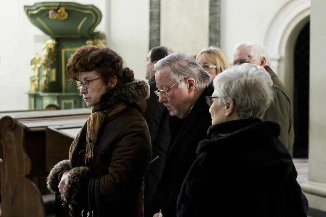 Sostinė atsisveikina su poetu M. Martinaičiu