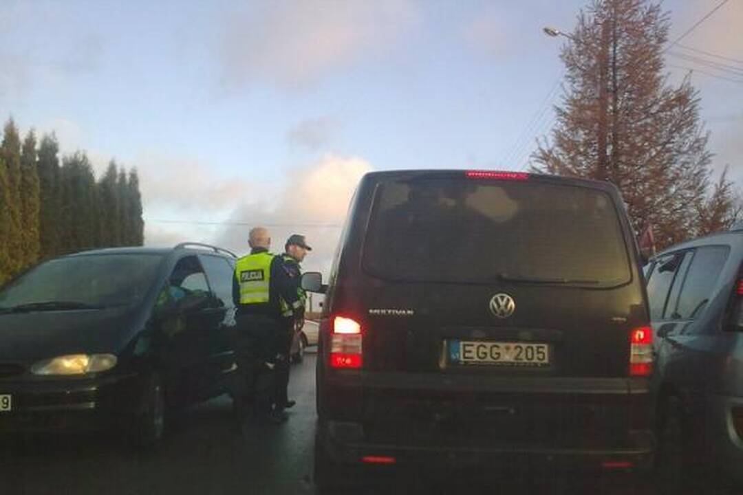 D.Kedžio dukters saugotojai pasiryžę neatiduoti mergaitės motinai 