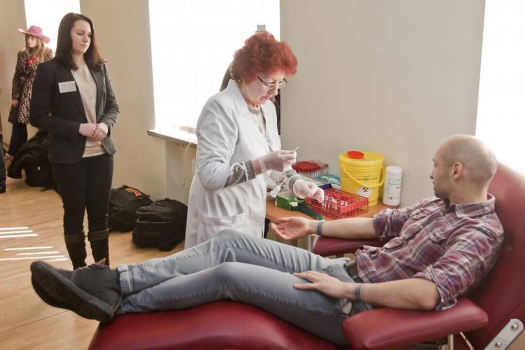Akcijos „Pagalvok, kai perki“ savanoriai davė kraujo unikaliam tyrimui