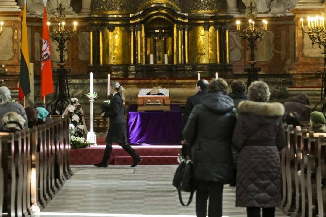 Sostinė atsisveikina su poetu M. Martinaičiu