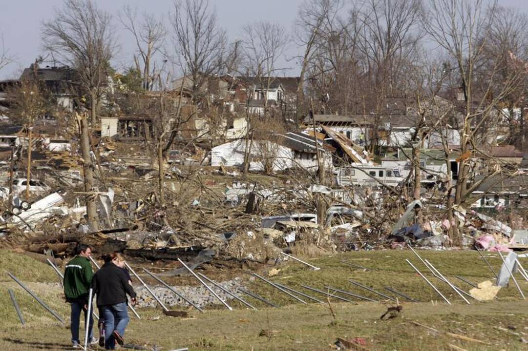 JAV vidurio vakaruose tornadai nusinešė devynias gyvybes