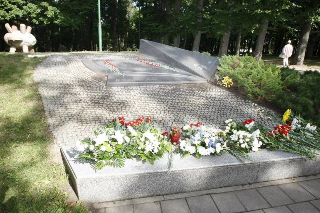 Skulptūrų parke pagerbta žuvusi laivo „Linkuva“ įgula
