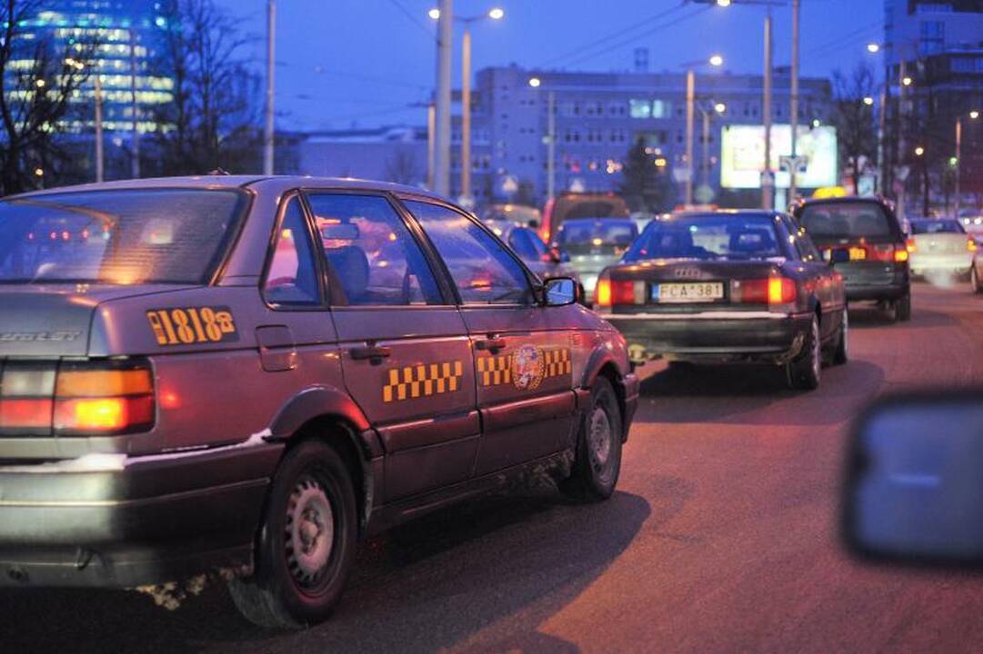 Policija baus protesto akcijoje dalyvavusius taksistus