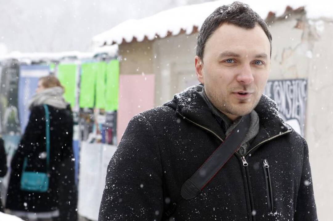 VDA studentai Sereikiškių parko tvorą papuošė 60-ia socialinių plakatų
