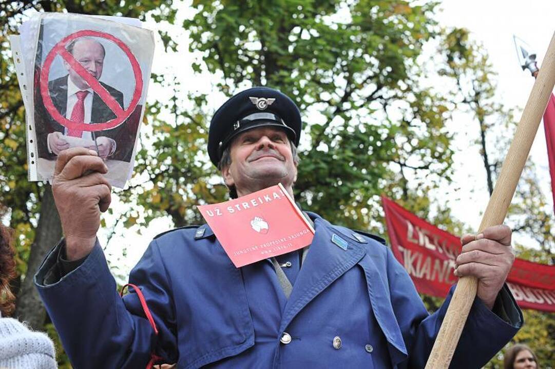 Prie Kauno savivaldybės – protestas prieš žmonių skurdinimą