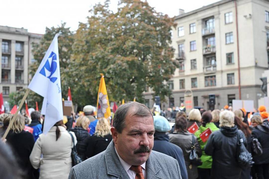 Prie Kauno savivaldybės – protestas prieš žmonių skurdinimą
