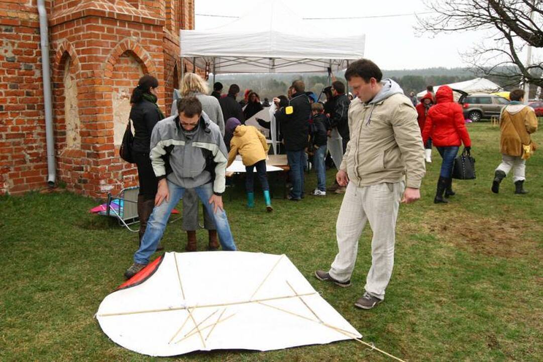 Blogas oras aitvarų šventės Zapyškyje nesužlugdė