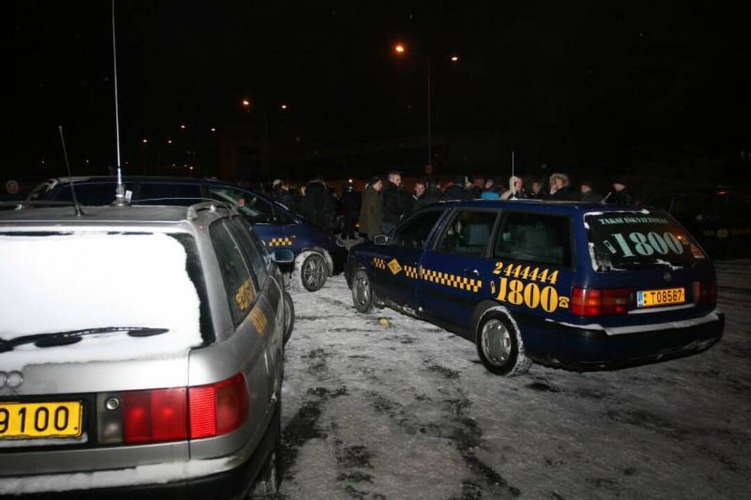 Policija baus protesto akcijoje dalyvavusius taksistus