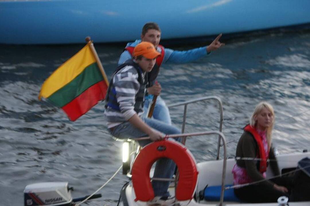 Įspūdingas laivų paradas nušvietė uostamiestį 
