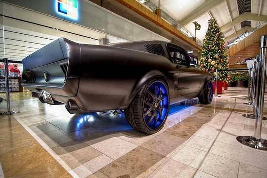 „West Coast Customs“ ir „Microsoft“ pristatė „Ford Mustang“ viziją