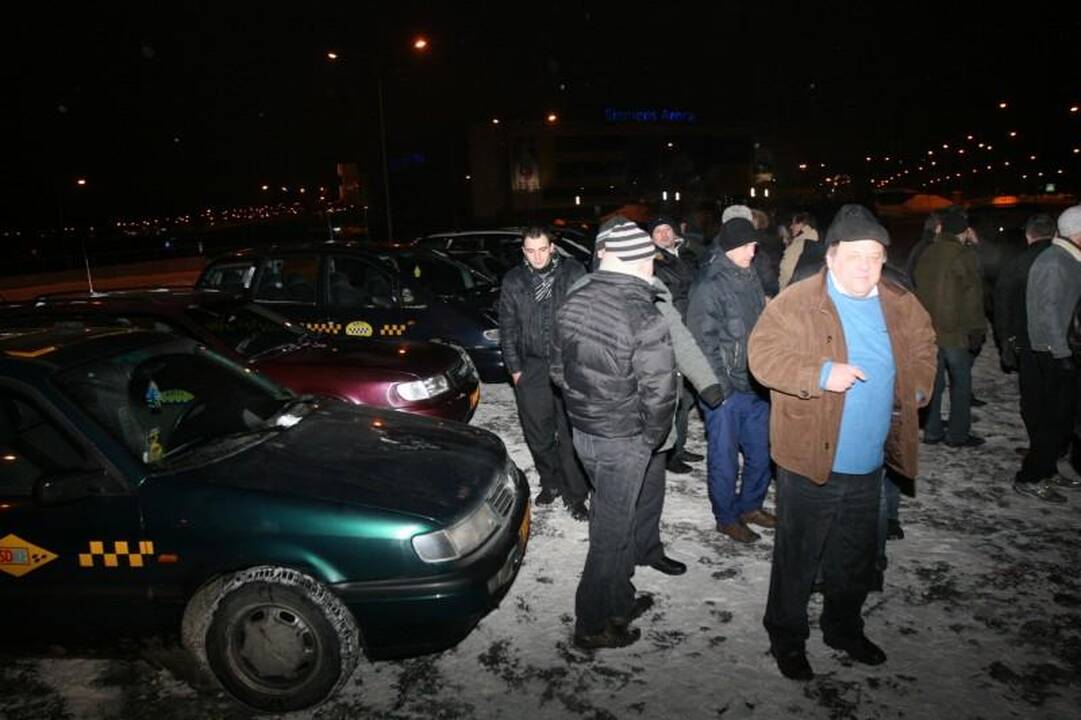 Policija baus protesto akcijoje dalyvavusius taksistus
