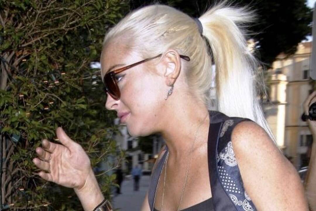 Lindsay Lohan: permatoma palaidinė ir nieko po ja