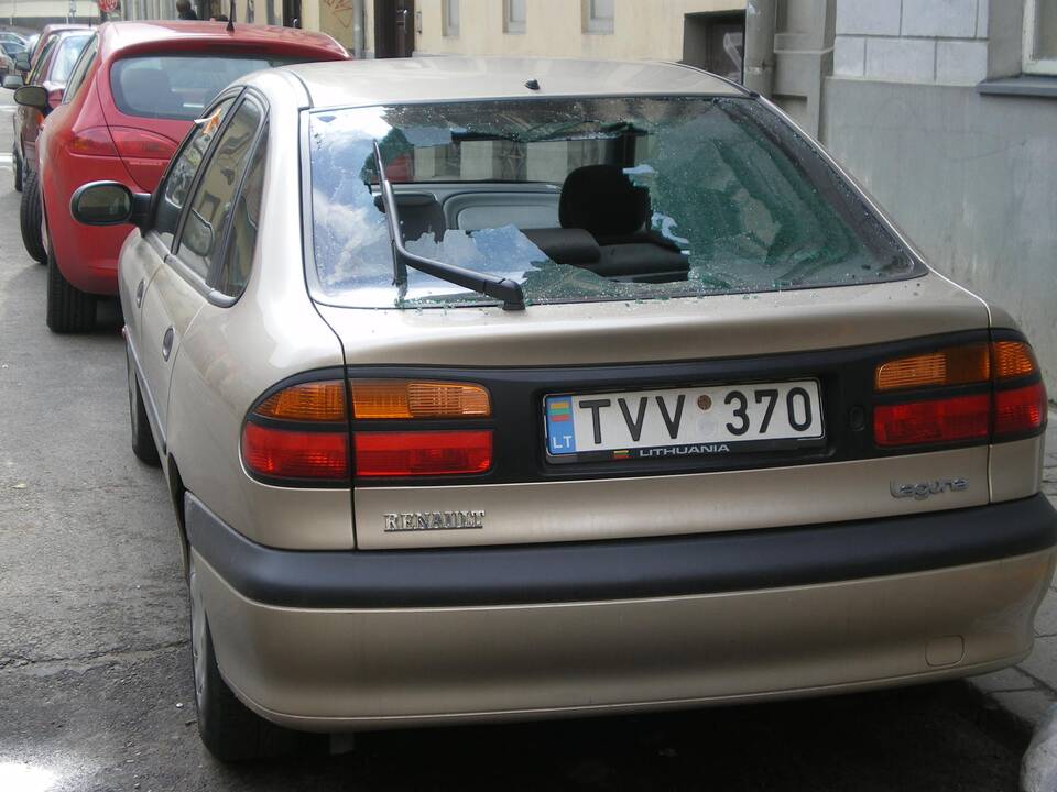 Išdaužtas automobilio langas