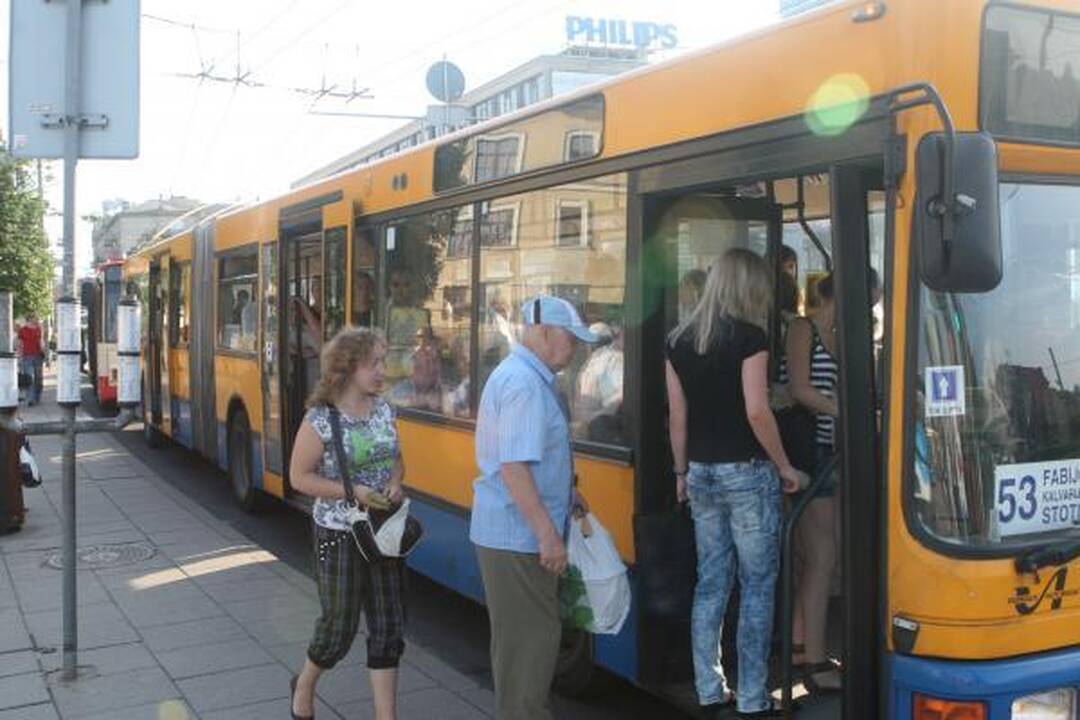 Nauja keleivių laipinimo tvarka Vilniuje prigyja sunkiai 