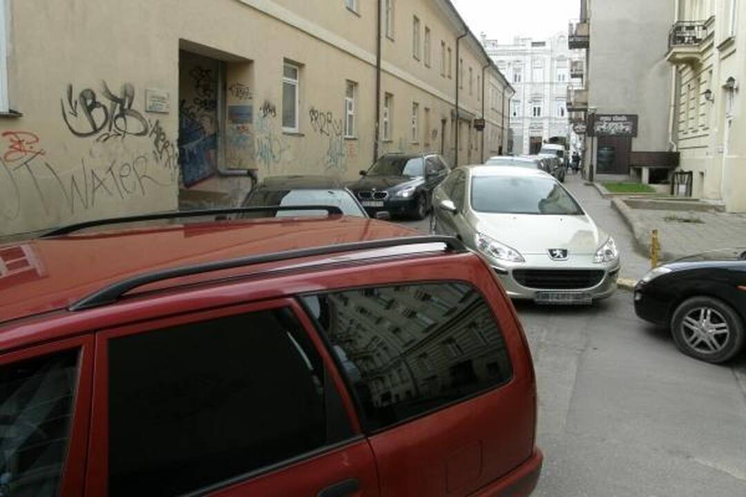 Vilniaus centre - dviejų bendrovių automobilių susidūrimas