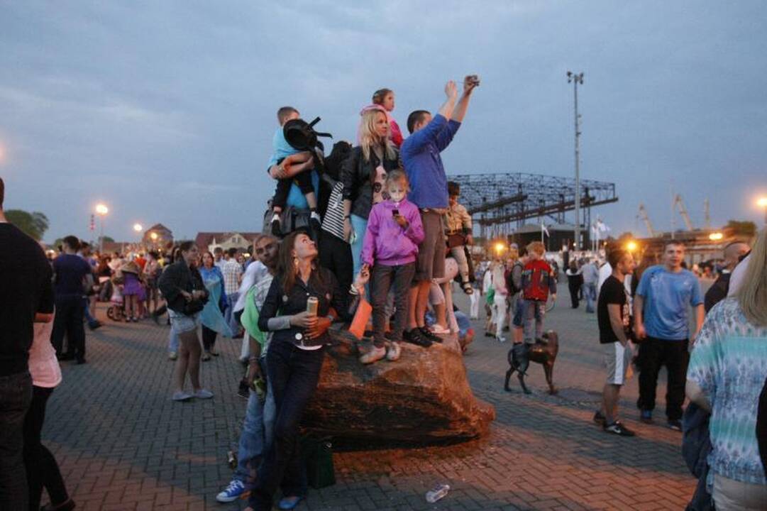 Įspūdingas laivų paradas nušvietė uostamiestį 