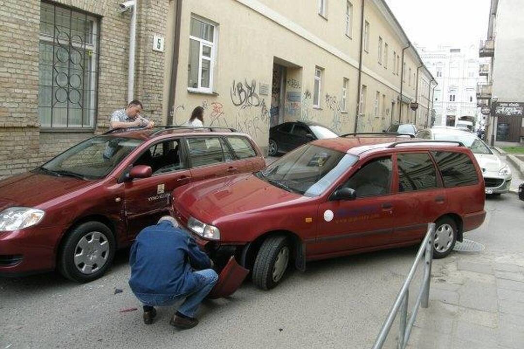 Vilniaus centre - dviejų bendrovių automobilių susidūrimas