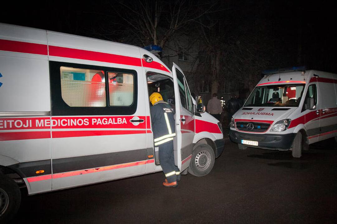 Per gaisrą Salininkuose žuvo vienas žmogus, du smarkiai apdegė