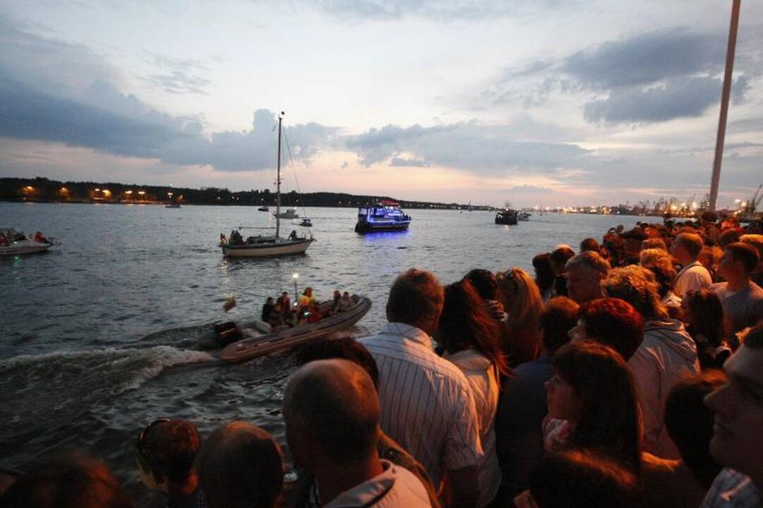 Įspūdingas laivų paradas nušvietė uostamiestį 