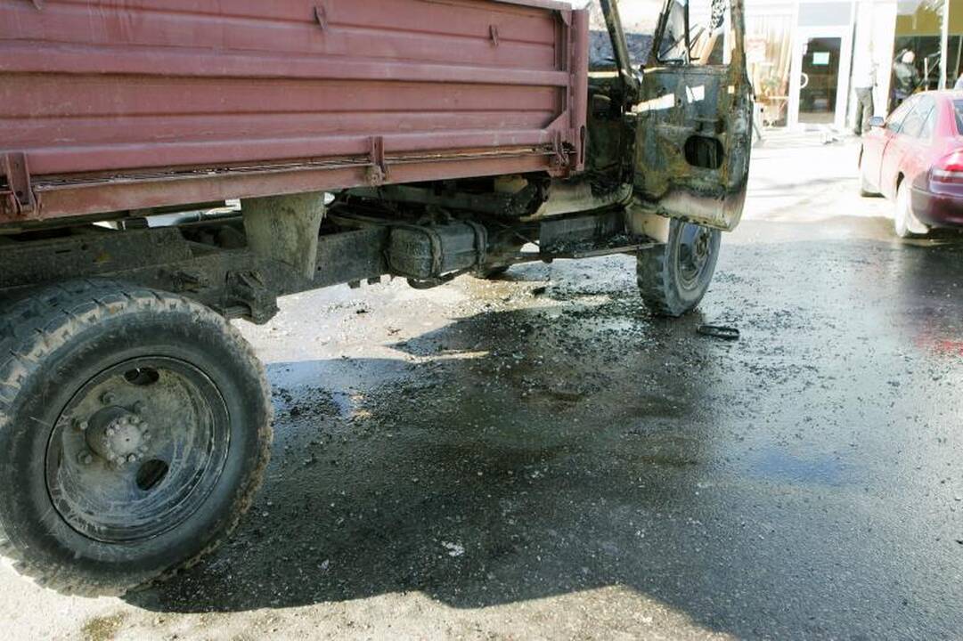 Kaune naktį žaibiškai pagrobtas bankomatas