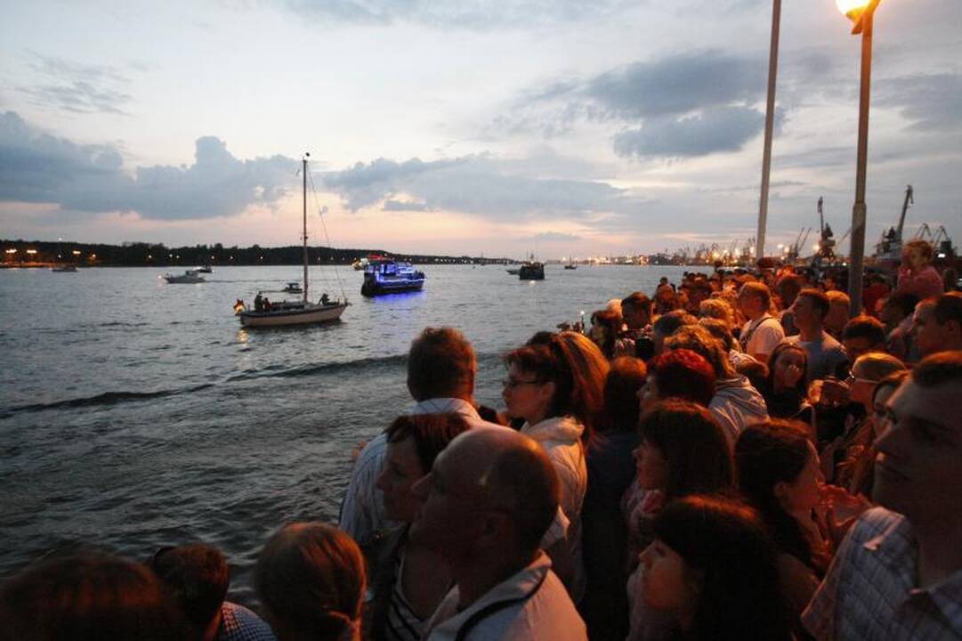 Įspūdingas laivų paradas nušvietė uostamiestį 