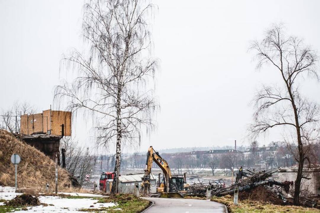 Sprogimai pribaigė Panemunės tiltą: likviduojami padariniai