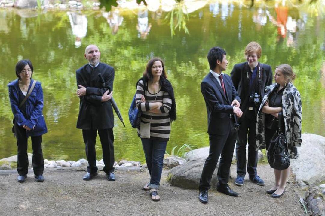 Atidarytas devynerius metus kurtas Tekančios Saulės šalies sodas 