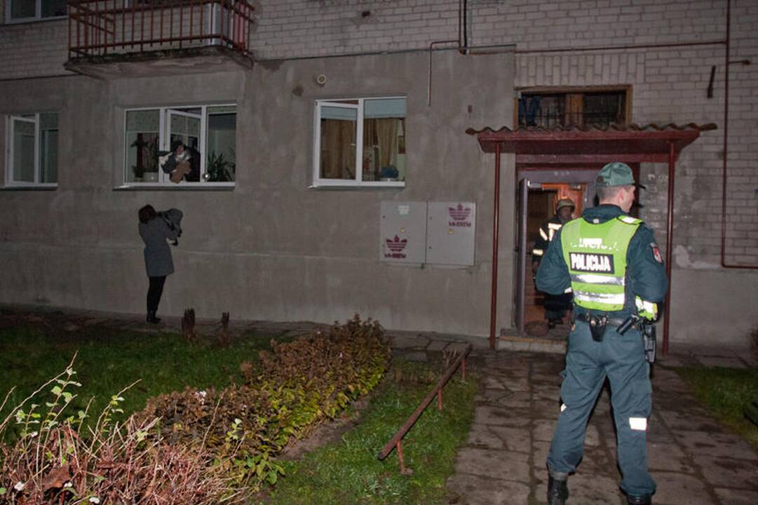 Per gaisrą Salininkuose žuvo vienas žmogus, du smarkiai apdegė