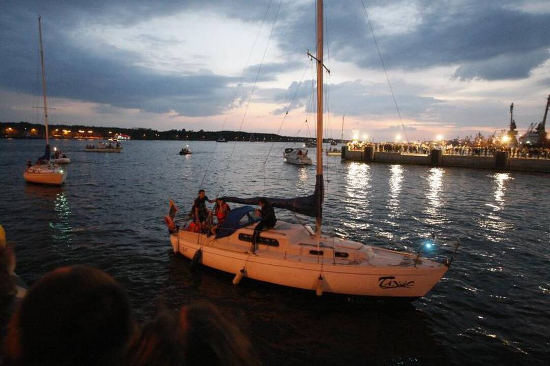 Įspūdingas laivų paradas nušvietė uostamiestį 