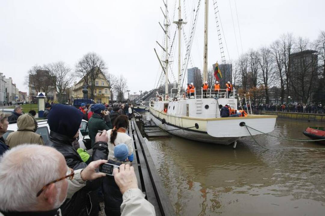 Legendinis „Meridianas“ sėkmingai išplukdytas į remonto vietą