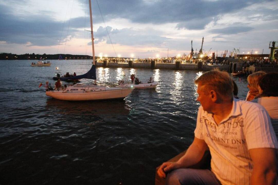 Įspūdingas laivų paradas nušvietė uostamiestį 