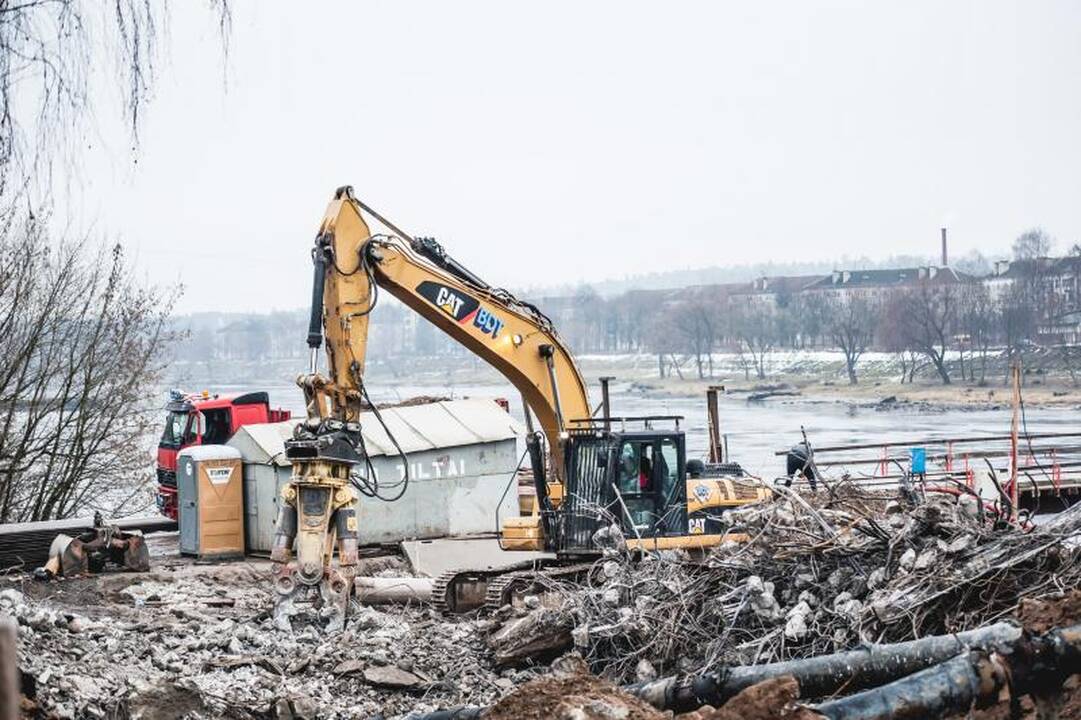 Sprogimai pribaigė Panemunės tiltą: likviduojami padariniai