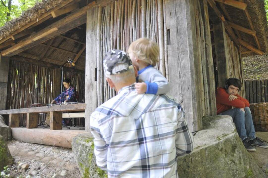 Atidarytas devynerius metus kurtas Tekančios Saulės šalies sodas 