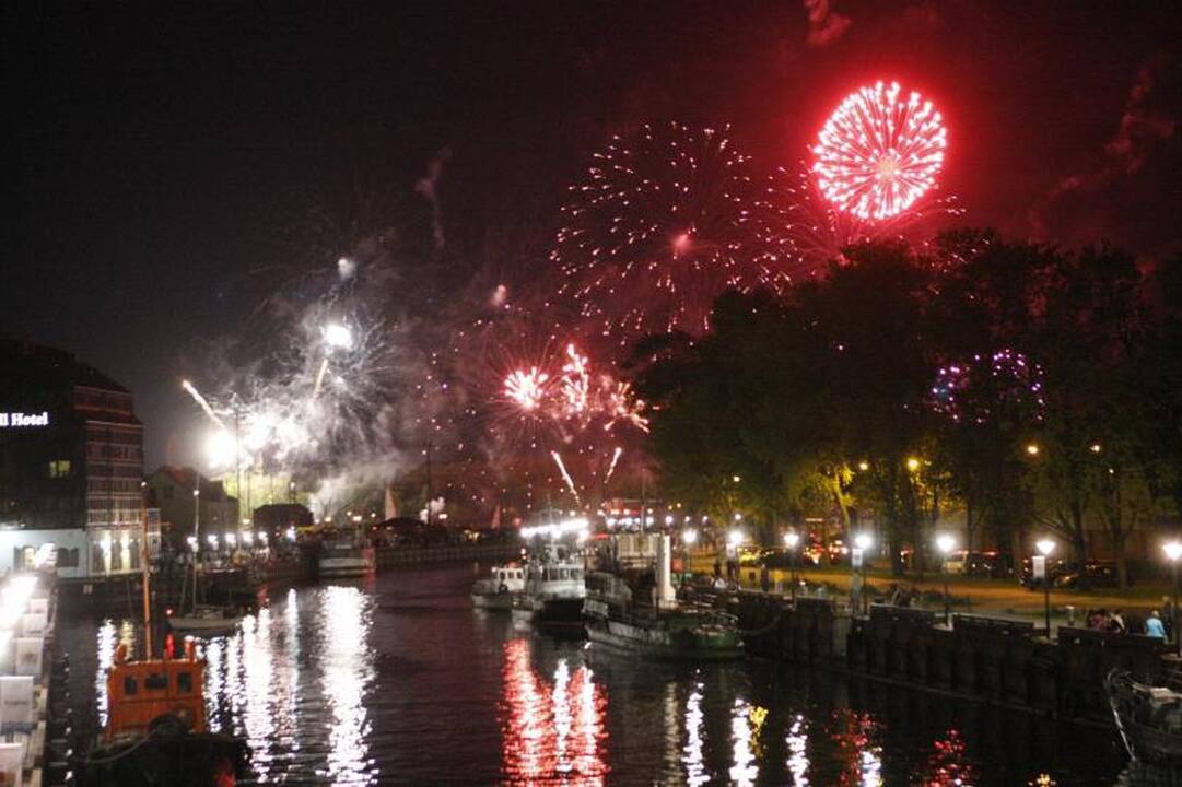 Įspūdingas laivų paradas nušvietė uostamiestį 
