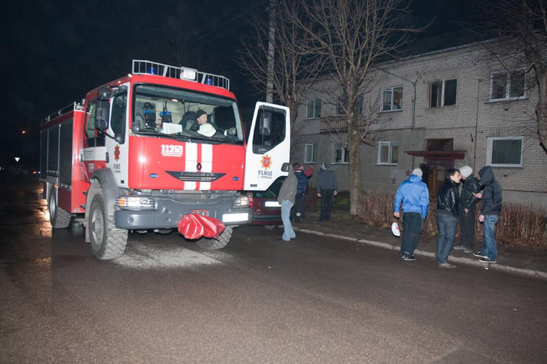 Per gaisrą Salininkuose žuvo vienas žmogus, du smarkiai apdegė