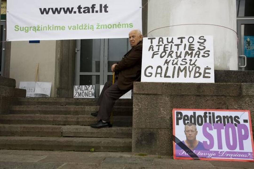 TAF mitinge raginimai sodinti prokurorus