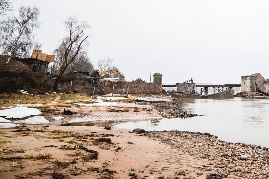 Sprogimai pribaigė Panemunės tiltą: likviduojami padariniai