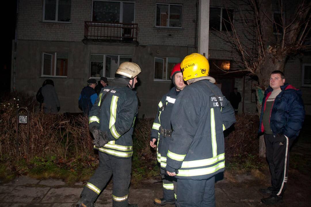 Per gaisrą Salininkuose žuvo vienas žmogus, du smarkiai apdegė