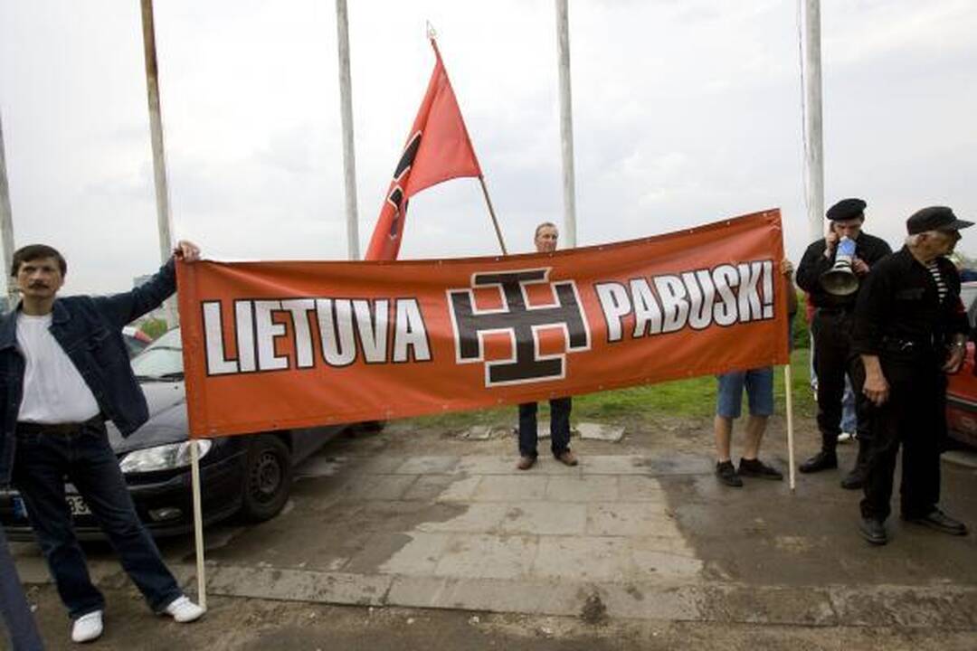 TAF mitinge raginimai sodinti prokurorus