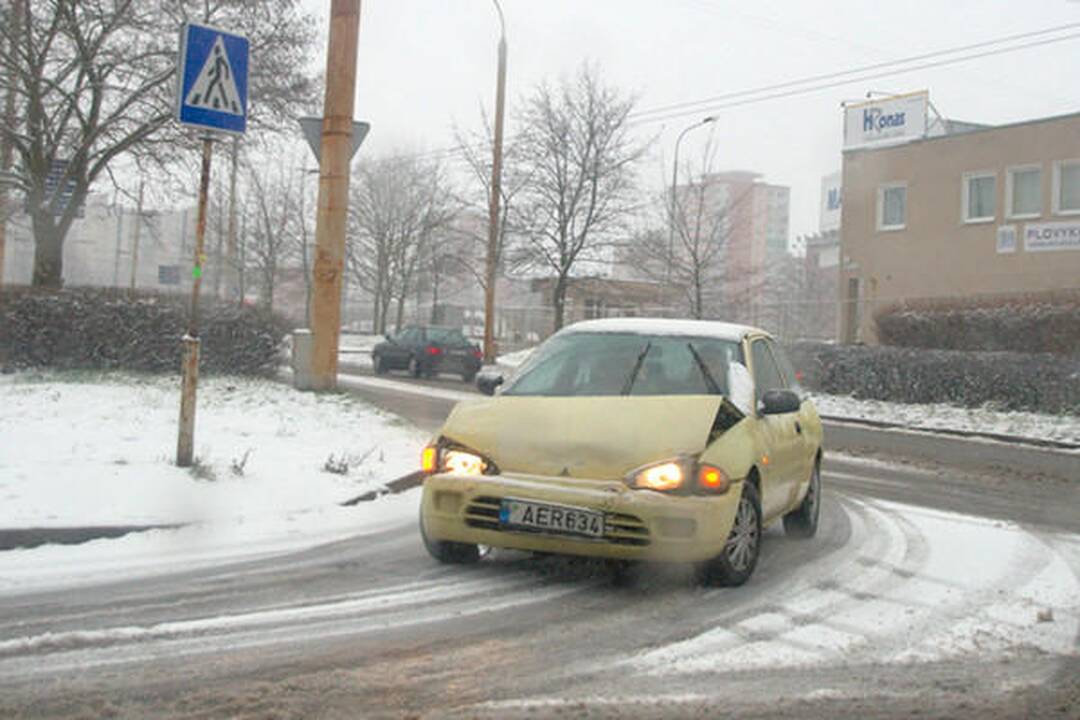 Iškritus sniegui Vilniuje padaugėjo avarijų