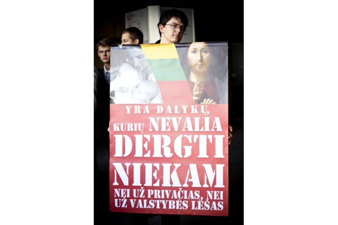 Protestuotojai: yra dalykų, kurių nevalia dergti niekam