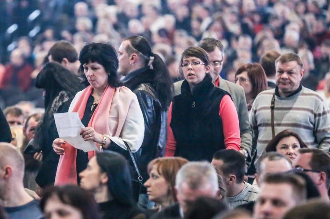 Į „Euroviziją“ Maskvoje važiuos Sasha Son (lentelė)
