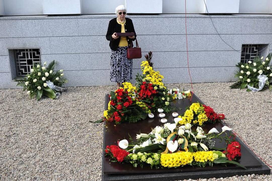 J.Brazaičio palaikų perlaidojime dabartinių šalies vadovų nebuvo